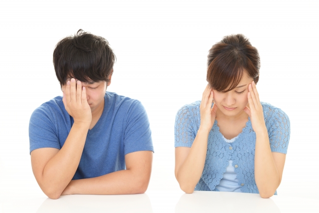 痛みが治らなくて困っている２人