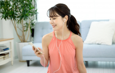 動画を見てストレッチ